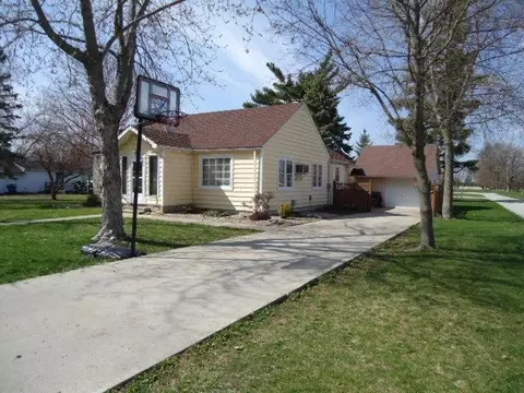 220 E Howard St, Brook, IN 47922 photo 2