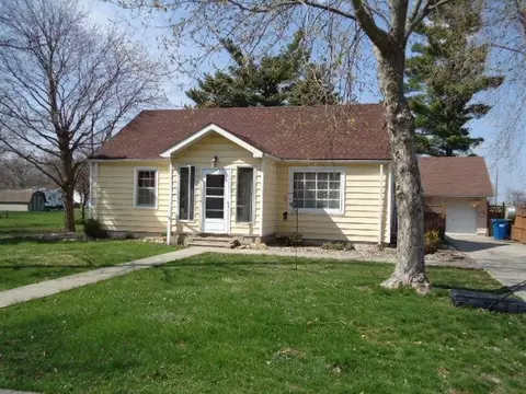 220 E Howard St, Brook, IN 47922 photo 1