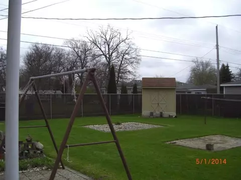 435 N Dwiggins St, Griffith, IN 46319 photo 5