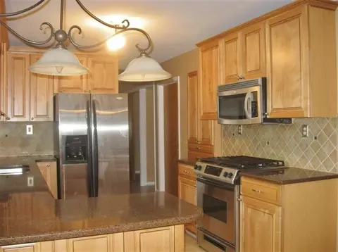 657 Roane Ln, Valparaiso, IN 46385 photo 8