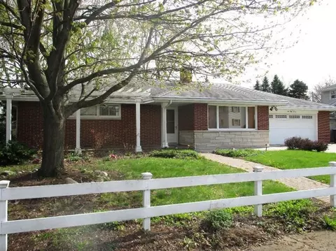 657 Roane Ln, Valparaiso, IN 46385 photo 1