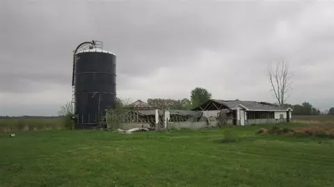 2335 E 500, Winamac, IN 46996 photo 2