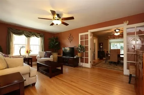 322 N Harvey St, Griffith, IN 46319 photo 3