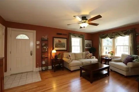 322 N Harvey St, Griffith, IN 46319 photo 2