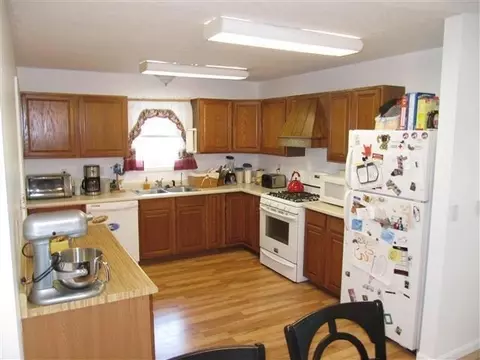 95 E Pine St, Wheatfield, IN 46392 photo 6