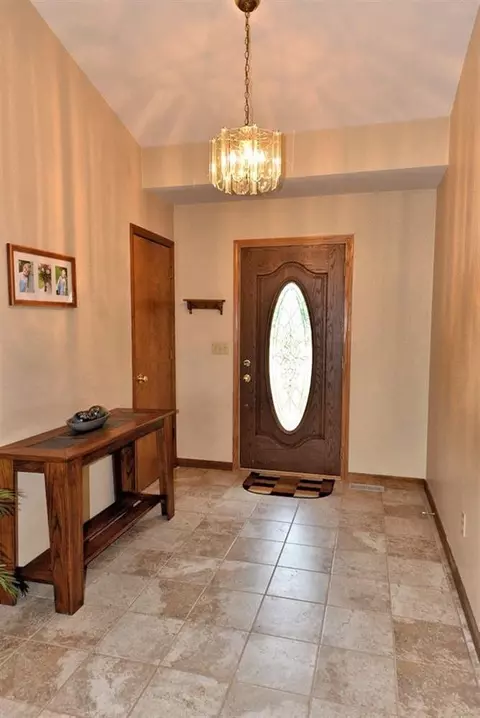 352 Nathan Ter, Valparaiso, IN 46383 photo 2