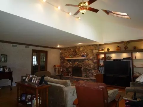 9800 Rose Ln, Munster, IN 46321 photo 8