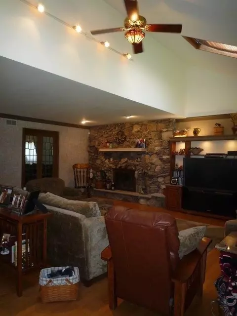 9800 Rose Ln, Munster, IN 46321 photo 9
