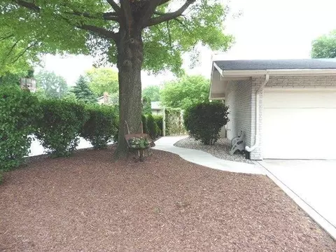 9148 Walnut Dr, Munster, IN 46321 photo 5