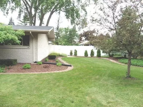 9148 Walnut Dr, Munster, IN 46321 photo 4