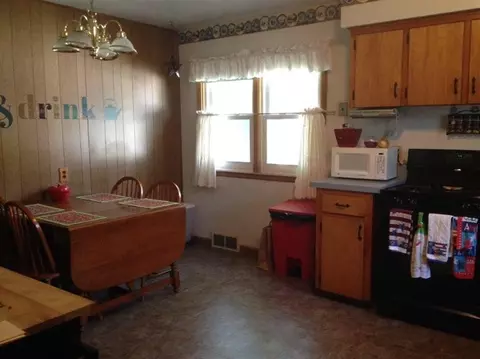 417 N Harvey St, Griffith, IN 46319 photo 6