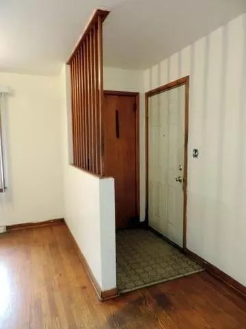 935 N Dwiggins Ave, Griffith, IN 46319 photo 3