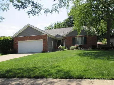9508 Walnut Dr, Munster, IN 46321 photo 1