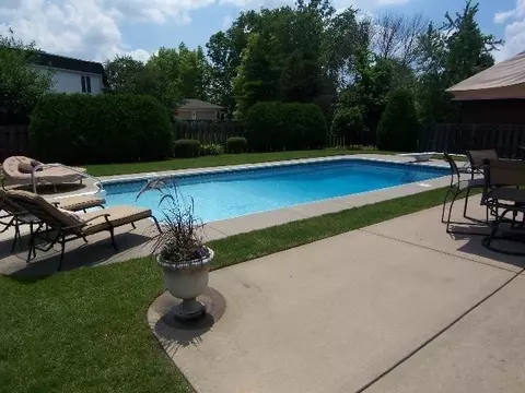 1506 Azalea Dr, Munster, IN 46321 photo 3