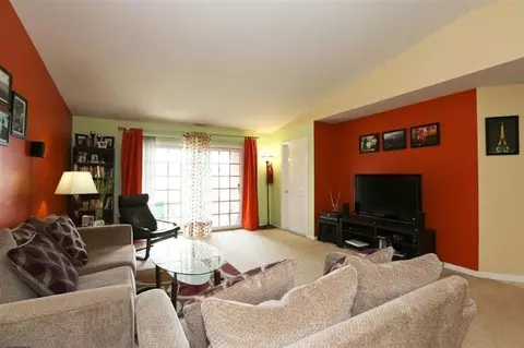 530 Cambridge Ct #2B, Munster, IN 46321 photo 3