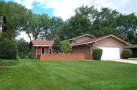 9254 Chestnut Ln, Munster, IN 46321 photo 1