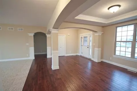 2059 Walker Dr, Valparaiso, IN 46385 photo 5