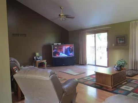 9391 E Oakridge Dr, Saint John, IN 46373 photo 4