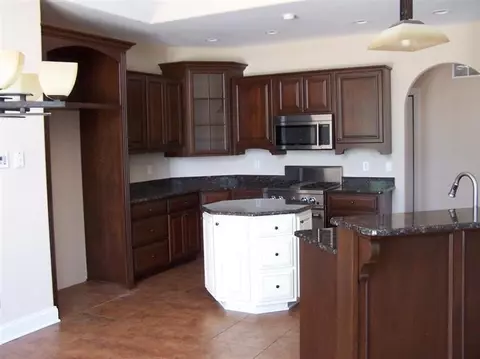 950 Hawk Cir, Crown Point, IN 46307 photo 3