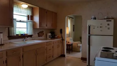 1306 Wright Ave, La Porte, IN 46350 photo 2