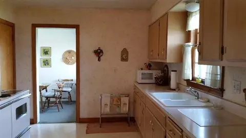 1306 Wright Ave, La Porte, IN 46350 photo 3