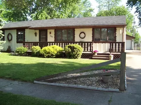737 Apache Ln, Lowell, IN 46356 photo 1