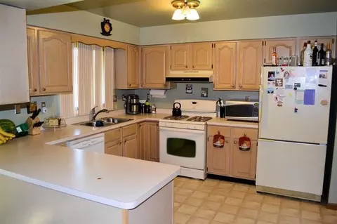 742 N Rueth Dr, Griffith, IN 46319 photo 5