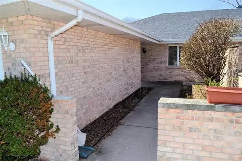 742 N Rueth Dr, Griffith, IN 46319 photo 2