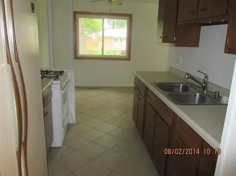 619 E 40th Pl, Griffith, IN 46319 photo 10