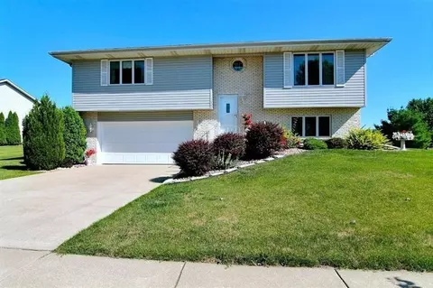 1422 Painted Leaf Dr, Crown Point, IN 46307 photo 2