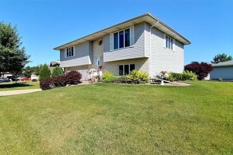 1422 Painted Leaf Dr, Crown Point, IN 46307 photo 3