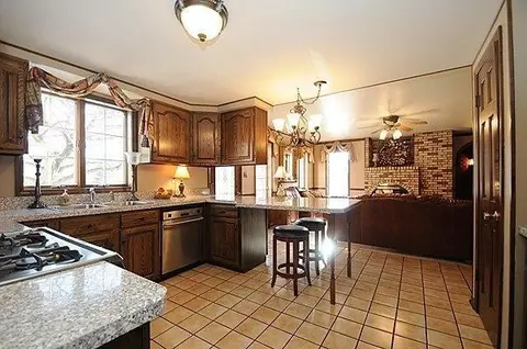 2615 Queens Ln, Dyer, IN 46311 photo 9