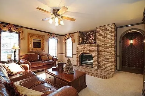 2615 Queens Ln, Dyer, IN 46311 photo 5