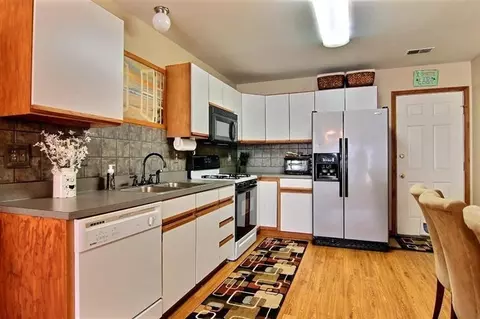 175 Summertree Dr, Porter, IN 46304 photo 3