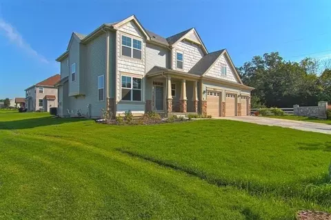 802 Mary Ellen Dr, Crown Point, IN 46307 photo 2