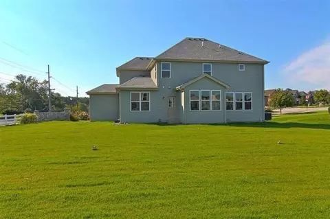 802 Mary Ellen Dr, Crown Point, IN 46307 photo 3
