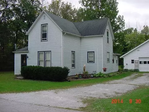 101 W Daumer, Kouts, IN 46347 photo 1