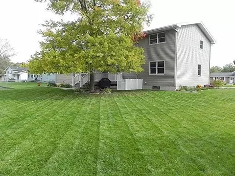 948 Mohawk Dr, Crown Point, IN 46307 photo 3