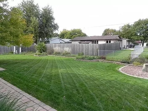 948 Mohawk Dr, Crown Point, IN 46307 photo 2