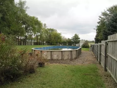 12197 N 332, De Motte, IN 46310 photo 6
