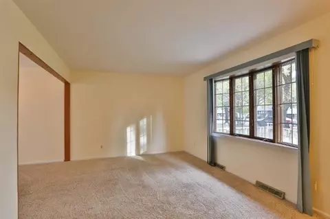 622 E Pine Pl, Griffith, IN 46319 photo 2