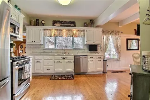 818 E Division, De Motte, IN 46310 photo 9