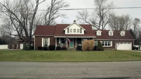 818 E Division, De Motte, IN 46310 photo 1