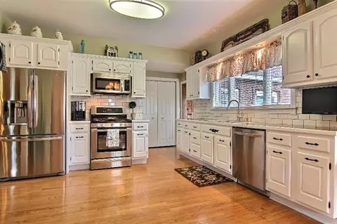 818 E Division, De Motte, IN 46310 photo 8