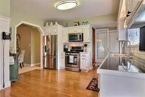 818 E Division, De Motte, IN 46310 photo 10