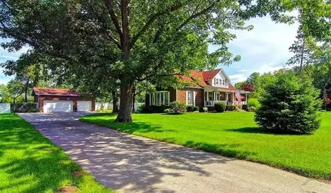 818 E Division, De Motte, IN 46310 photo 4