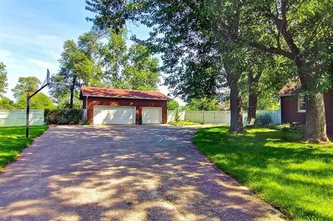 818 E Division, De Motte, IN 46310 photo 5