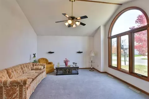 9035 Pineview Ln, Crown Point, IN 46307 photo 2