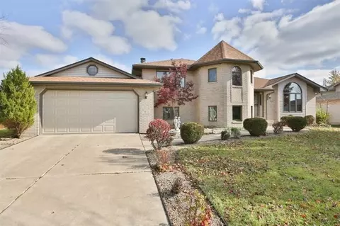 9035 Pineview Ln, Crown Point, IN 46307 photo 1