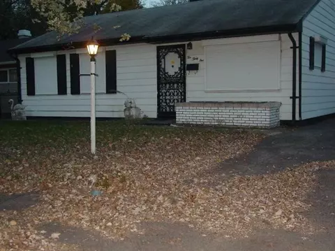 1031 Matthews St, Gary, IN 46406 photo 2